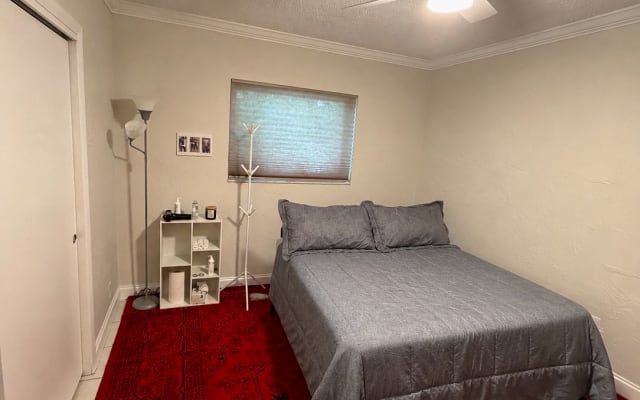 Cozy apartment near Wilton Manors | Brazilian gay couple hosts