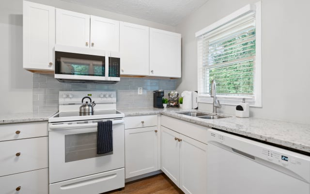 Renovated East Atlanta Village Duplex. Unit B