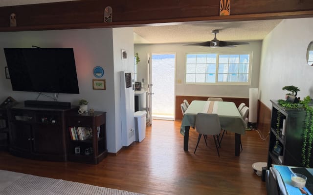 Una acogedora escapada con jacuzzi · Habitación y baño privados · A 15 