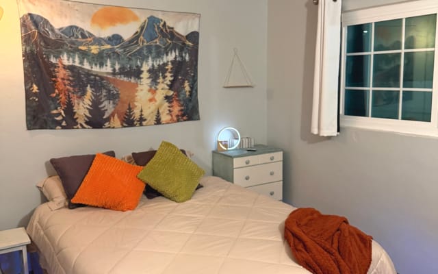 Une escapade relaxante avec jacuzzi · Chambre et salle de bain privées 
