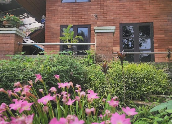 Private Cozy Whole House near Airport - Pet & LGBTQ+ Friendly