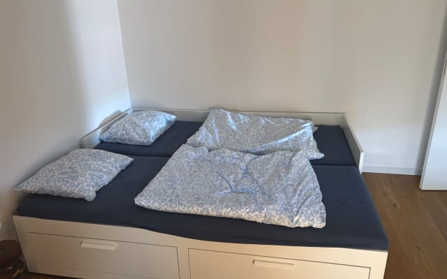 Chambre privée dans un appartement calme à proximité de la ville