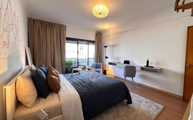 Geräumiges Zimmer mit Balkon im Zentrum von Lissabon