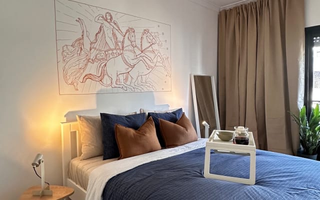 Geräumiges Zimmer mit Balkon im Zentrum von Lissabon