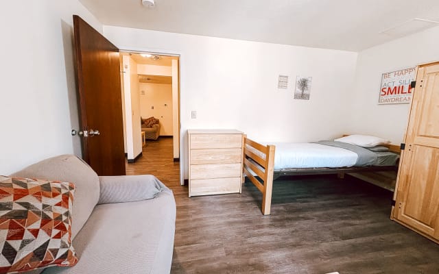 Spacious 2BR 2BA Downtown Apt | Walk Everywhere - Picture 6