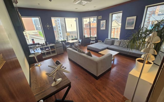 Downtown Apartment | 2 Queen Beds + 60” TV