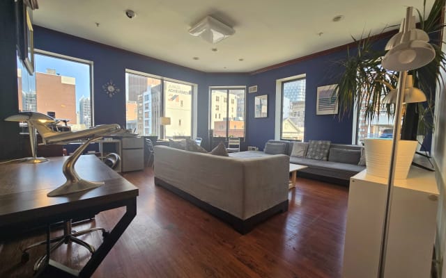Downtown Apartment | 2 Queen Beds + 60” TV