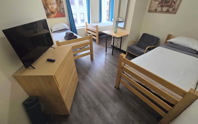 Cozy Downtown Pittsburgh Apartment | Smart TV + Walkable Location