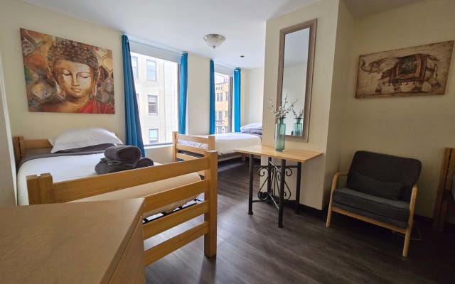 Cozy Downtown Pittsburgh Apartment | Smart TV + Walkable Location