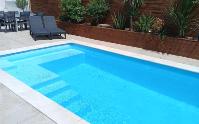Sunny house with a pool on the outskirts of the Camargue