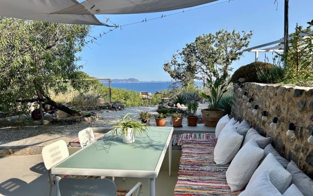 A stunning house and gardens between the sea and the volcano on...
