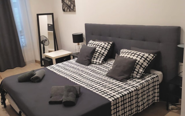 BOM QUARTO COM AR CONDICIONADO CENTRO PERTO DA ESTAÇÃO / J. MEDECIN