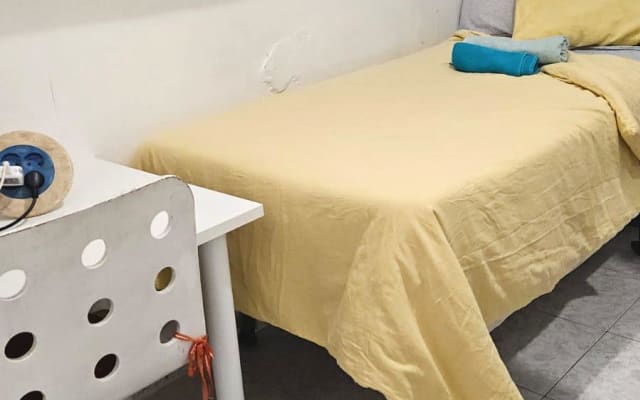 Charming Private Room Near Sagrada Família, Gràcia & Beach Access
