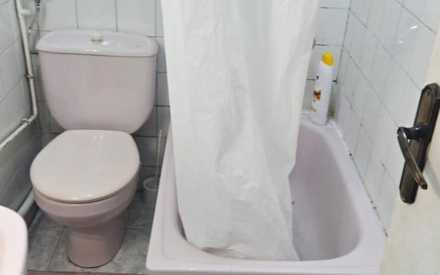 Charming Private Room Near Sagrada Família, Gràcia & Beach Access - Foto 17