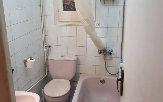 Charming Private Room Near Sagrada Família, Gràcia & Beach Access - Foto 18