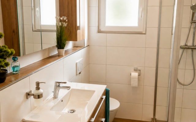 Habitación privada moderna cerca de Fráncfort • Cocina y baño...