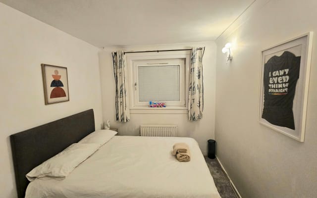 Cosy & Stylish Double Room near Overtoun Park & Glasgow Centre.