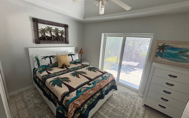 Chambre privée avec salle de bain dans une belle maison située au nord 