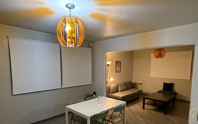 Appartement au rez-de-chaussée, à proximité de l'aéroport et du stade...