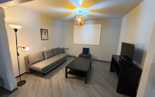 Appartement au rez-de-chaussée, à proximité de l'aéroport et du stade...
