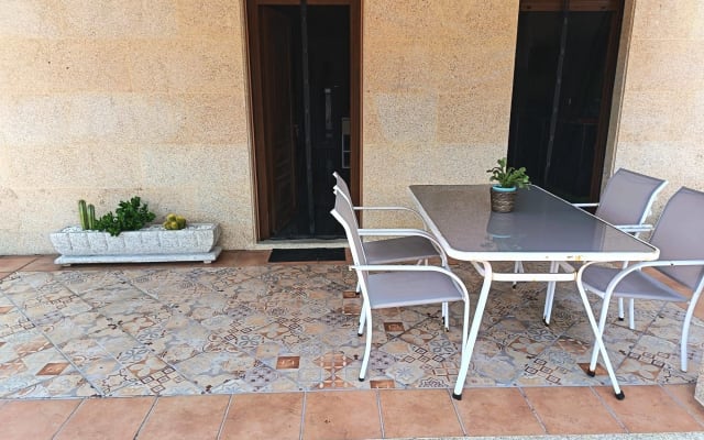 Private Room with Double Bed and Relaxation Area in O Rosal