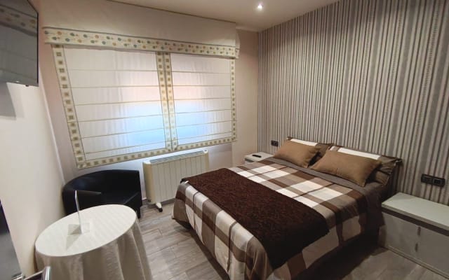 Private Room with Double Bed and Relaxation Area in O Rosal