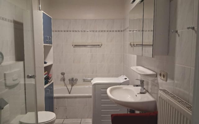 Habitación privada situada en una zona tranquila y rodeada de vegetació