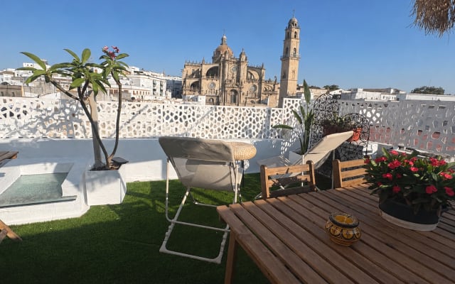 Centro de Jerez. Apartamento reformado, charmoso. Piscina. Terraço...