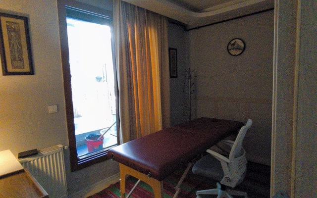 Centrally located at the junction of Buca, Konak & Karabağlar