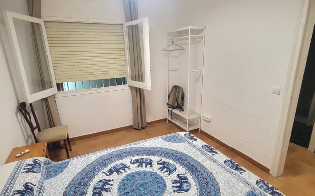 Beautiful private room just a few meters from the beach and the train...