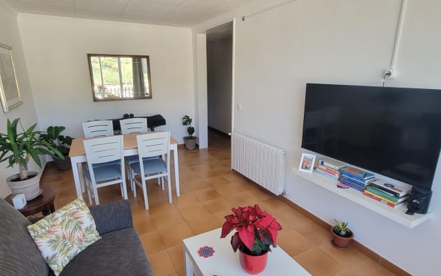 Beautiful private room just a few meters from the beach and the train...