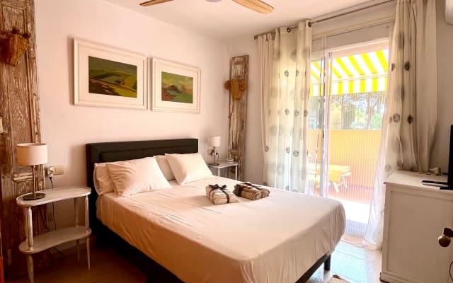 Lotissement naturiste. Chambre individuelle spacieuse et calme.