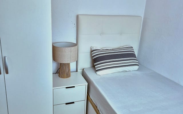 Détente totale : chambre privée lumineuse et climatisée