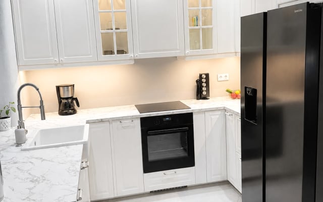 Stylish 300m2 Townhouse with Forest View | Hot Tub, Cinema, Gym