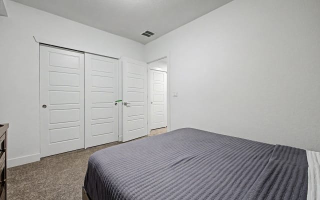 Suite privée avec salle de bain, salon, salle de sport, salle à manger...