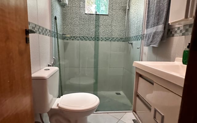 Private room with a bathroom near the airport