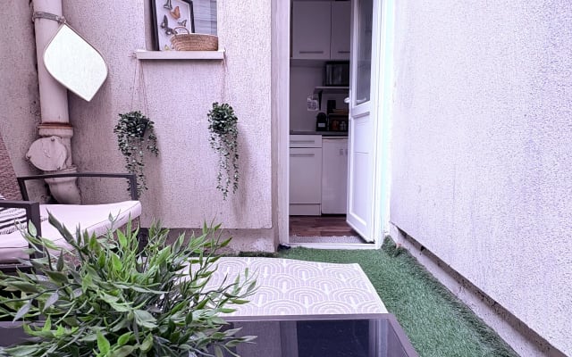 studio avec terrasse cosy et tout équipé proche Métro et de Paris