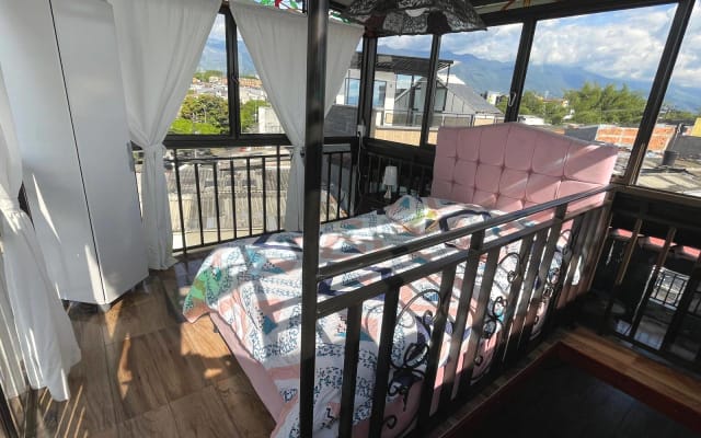 This third-floor apartment with a mezzanine offers a breathtaking view 