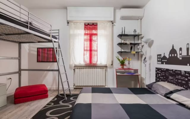 Right in the heart of the city, 3 minutes from the central station, A...