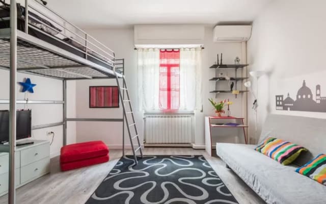 Right in the heart of the city, 3 minutes from the central station, A...