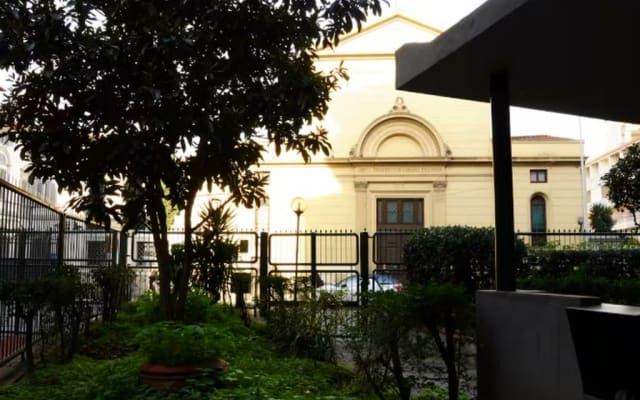 Right in the heart of the city, 3 minutes from the central station, A...