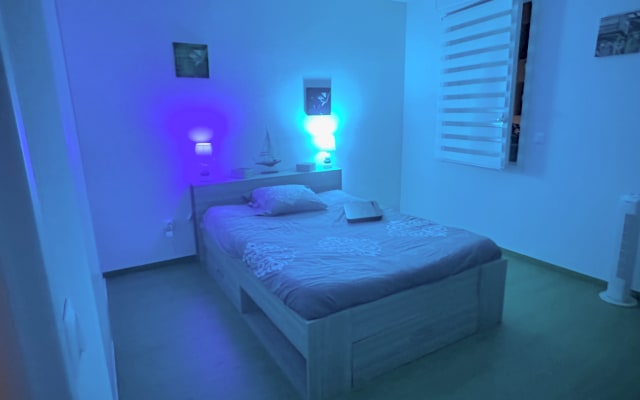Bonita habitación en una casa