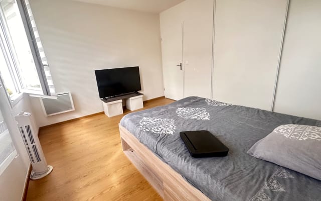 Bonita habitación en una casa