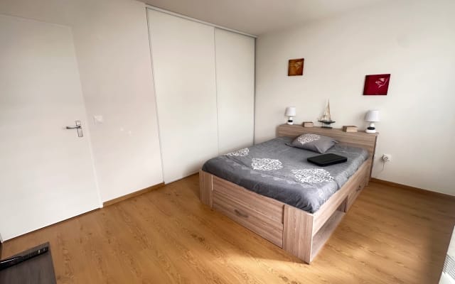 Bonita habitación en una casa