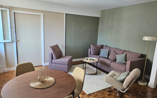 Beautiful, spacious apartment in Paris's 16th arrondissement - Picture 3