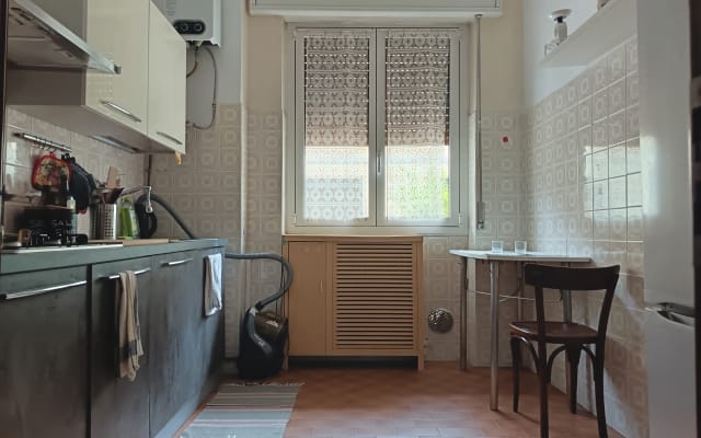 Peaceful room near metro and train