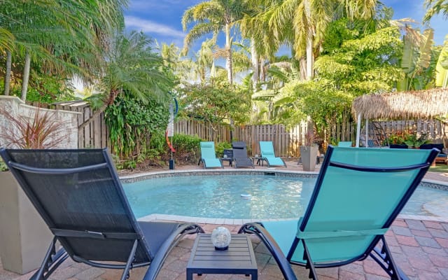 Sexy Vibe 5- Gay Men's Clothing Optional Guest House / Private Room