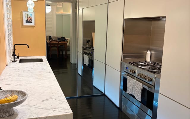 Inner-City Sydney Apartment – Private Room
