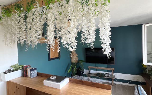 Spacious apartment ideally located between the beach and downtown.