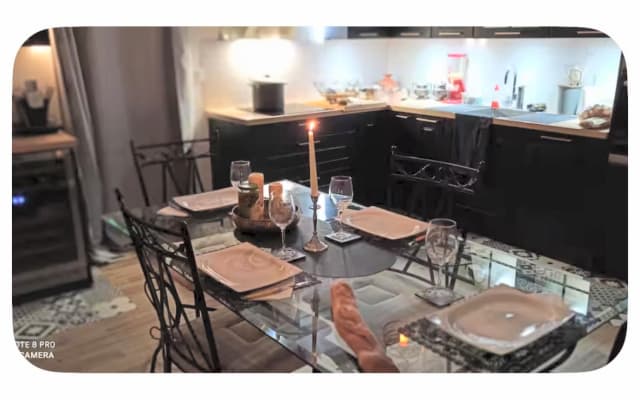 Private room in a cozy 79-square-meter apartment in downtown Cognac.